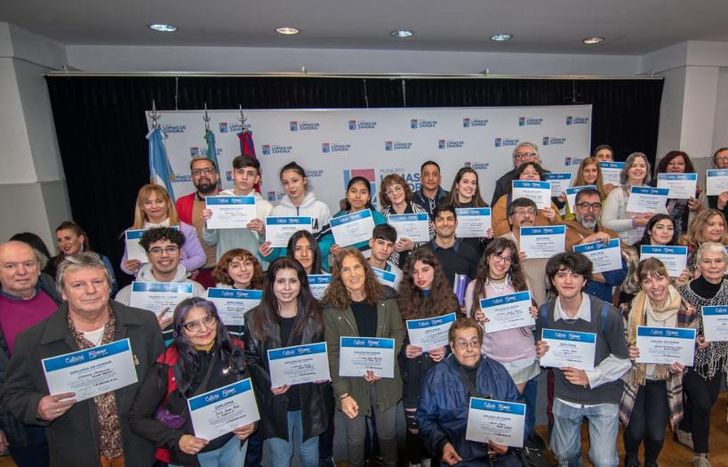 Algunos de los premiados durante el cierre del concurso.