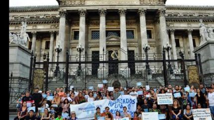 el gobierno anuncio cuatro veces medidas para los deudores de creditos uva y nunca nada se concreto