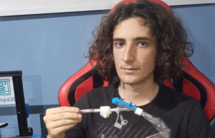 Tiene 17 años y colabora con pacientes que padecen Covid.