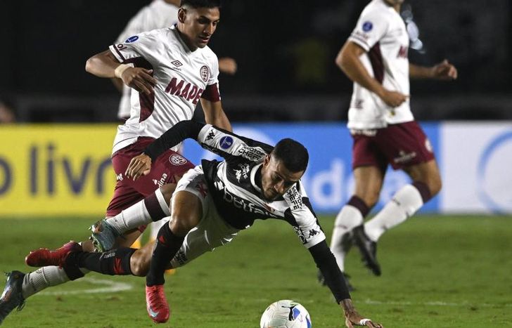 Con un buen trabajo defensivo, Lanús se llevó un punto valioso de Brasil.