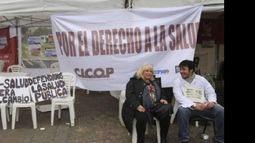 zzzznacp2NOTICIAS ARGENTINAS BAIRES, MAYO 26: La Asociación Sindical de Profesionales de la Salud de la Provincia de Buenos Aires (CICOP) que nuclea a trabajadores de los 80 hospitales bonaerenses, municipales y centros de Salud, instalo una Carpa Sanitaria en el Obelisco, en el tercero y último día de un paro de 72 horas que cumple este gremio. Foto NA: JUAN VARGASzzzz