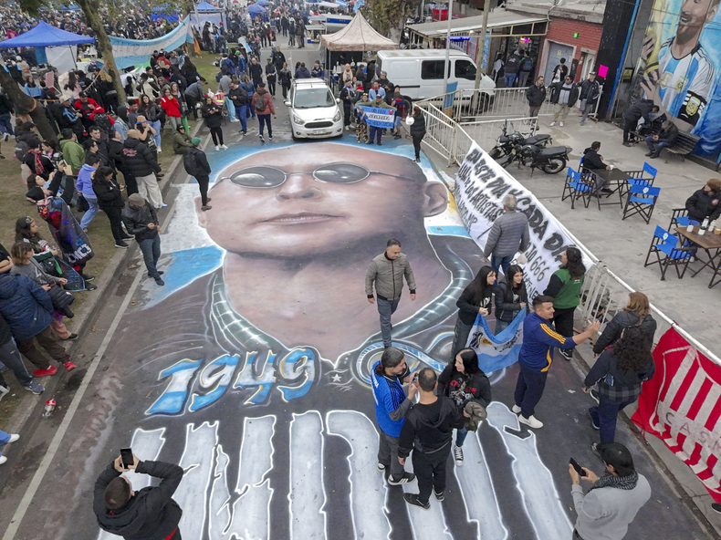 Dolor y arte en la despedida del Indio en Avellaneda.