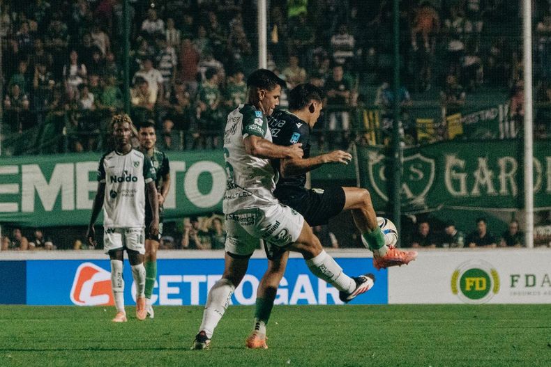 Banfield juega en Junín.