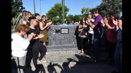 la plaza barrio laprida desde ahora lleva el nombre de americo lagomarsino