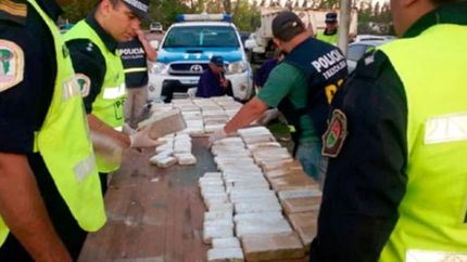 Encontraron 247 envoltorios de marihuana en la camioneta del imputado.