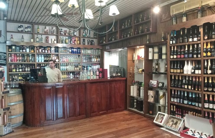 La vinoteca de Lomas está ubicada en Gorriti y Simón Bolívar.