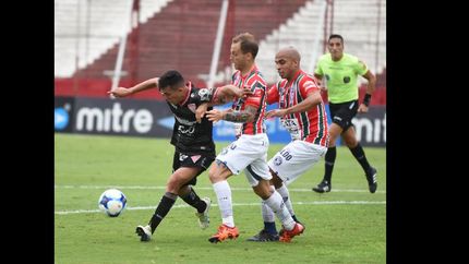 los andes se aleja de los de arriba y se complica abajo