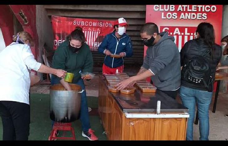 Los Andes entrega 1.200 viandas en distintos barrios de Lomas.