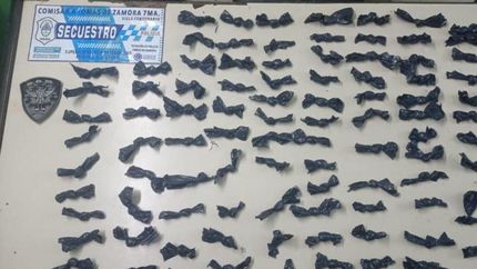 centenario: detienen a un dealer con 380 envoltorios de cocaina