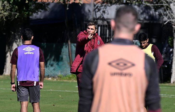 Lanús necesita sumar en Quito.