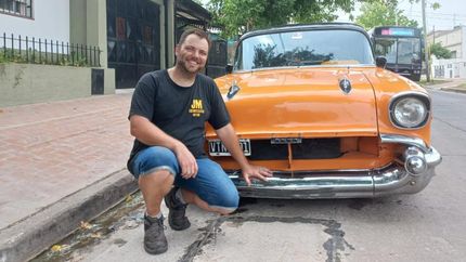 Pablo Teruel y su Chevrolt Bel Air, modificado, de 1957.