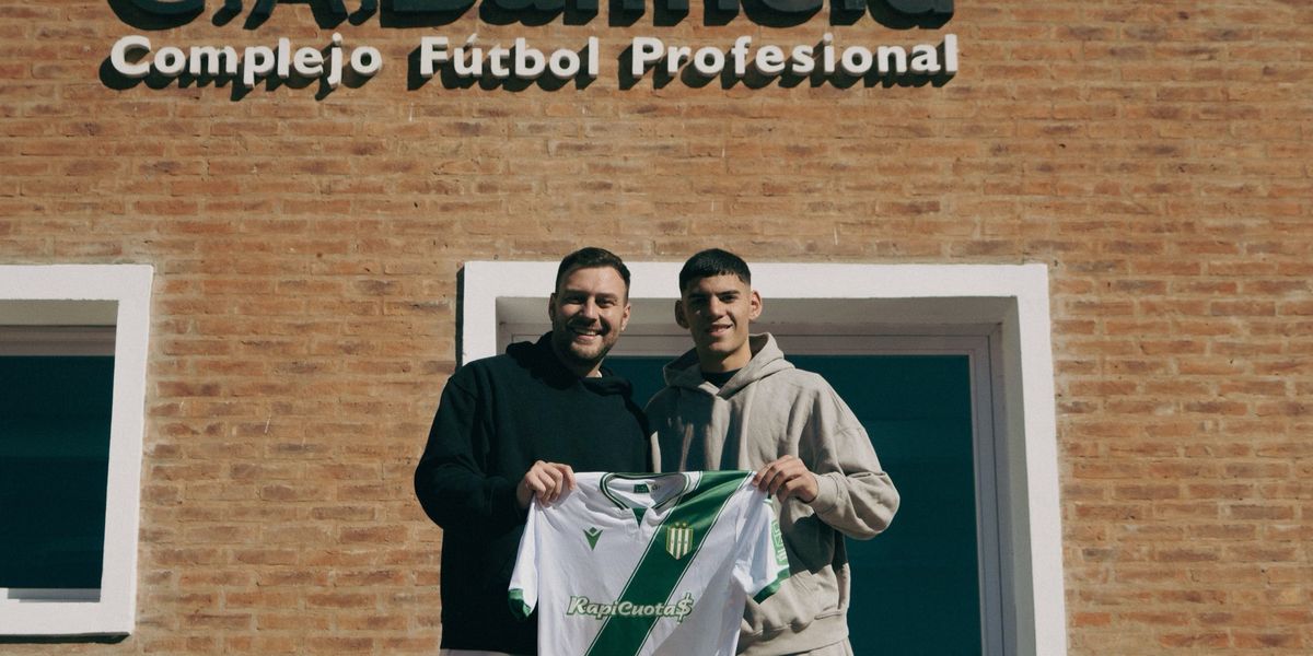 Mateo Mendizabal firmó contrato con Banfield hasta 2028.