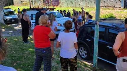 vecinos de lomas retuvieron un movil de edesur: estamos cansados