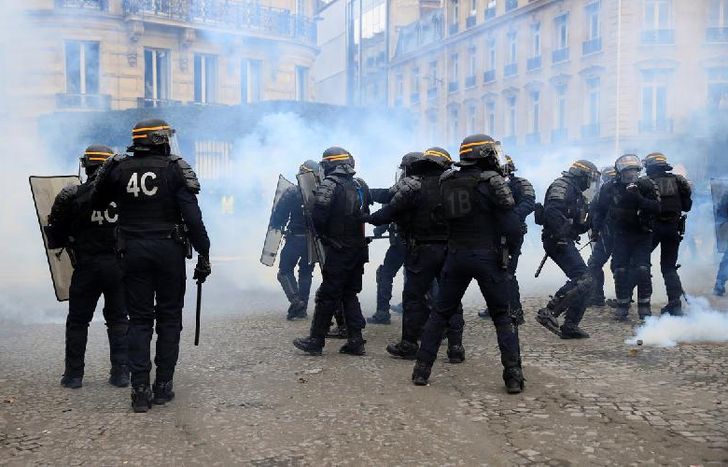 La víctima es un fotógrafo de los chalecos amarillos.