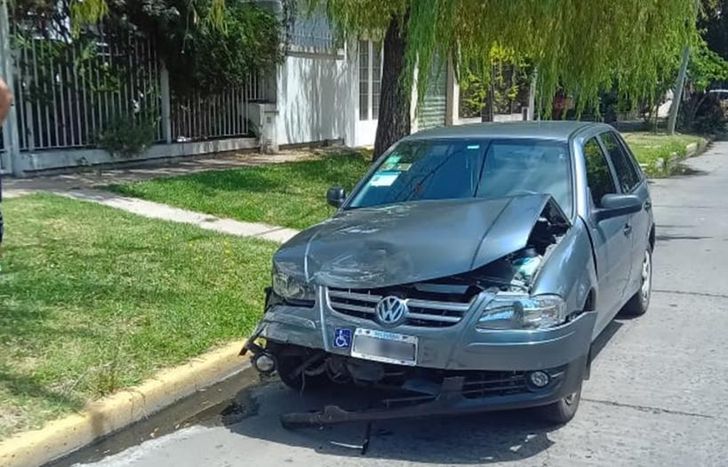 Así quedó el auto tras el choque.