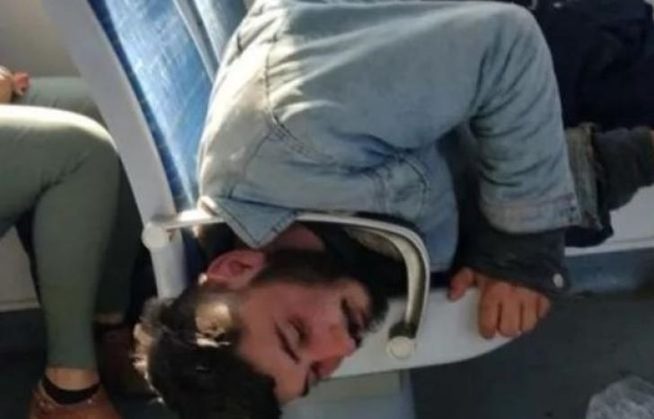 Así terminó el muchacho, tras quedarse dormido.