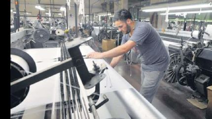 la industria cayo un 3,9% y acumulo 15 meses consecutivos a la baja