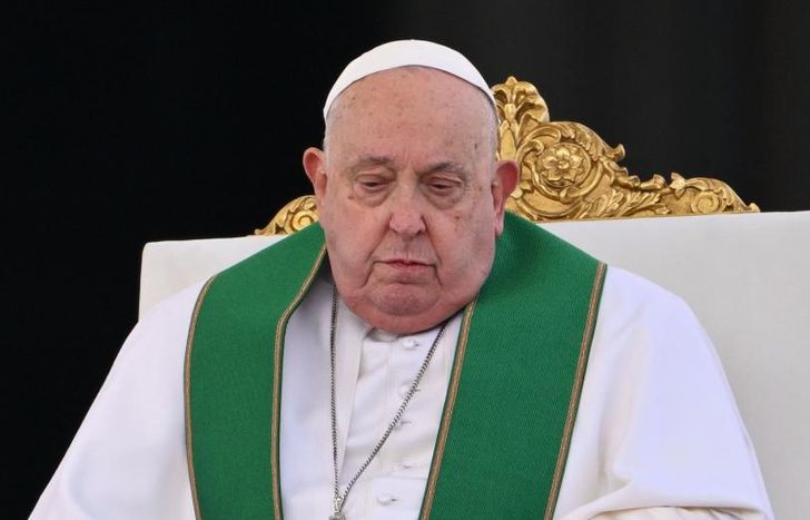 El papa Francisco volvió a sufrir dos crisis respiratorias.