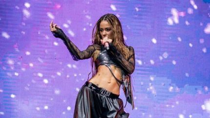 Tini y un blooper en vivo.