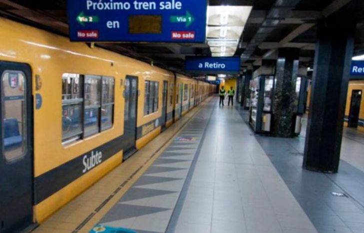 Piden seguridad, reducción de la jornada laboral y protestan por la presencia de asbesto en los vagones.