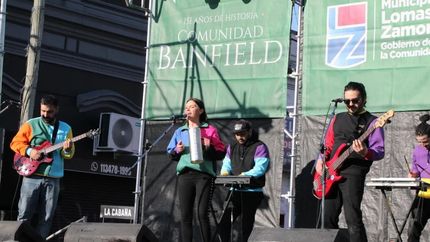 El evento es organizado por el Municipio de Lomas junto a la Cámara de Comercio de Banfield. El evento es organizado por el Municipio de Lomas junto a la Cámara de Comercio de Banfield.