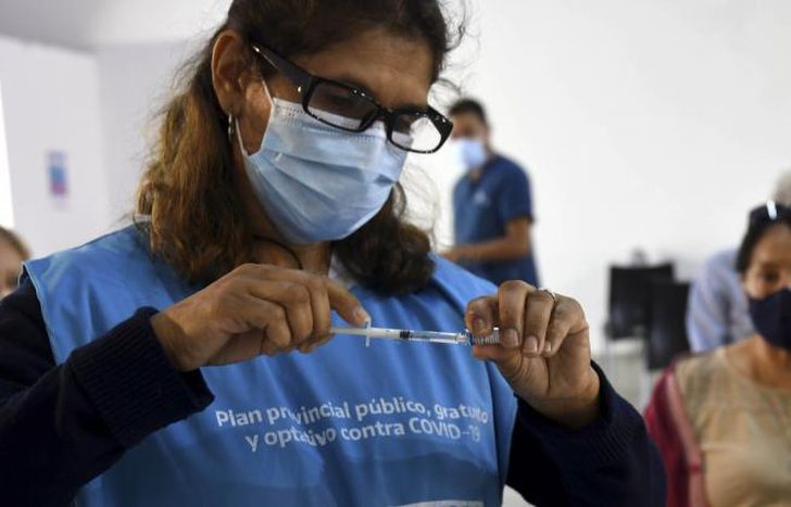 Mientras, avanza la campaña de vacunación.