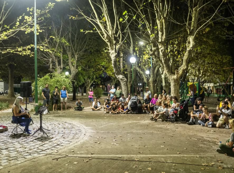 Durante los encuentros se realizan lecturas de poemas y cuentos de los desaparecidos e intervenciones artísticas. 