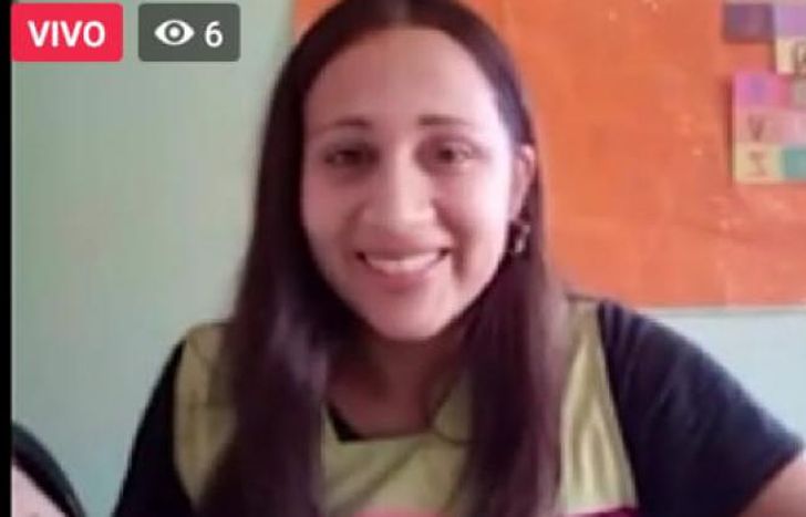 Las seños dan las clases en vivo por Facebook Live.