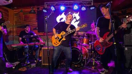 pez desperdigara sus 32 anos de rock en el conurbano sur