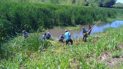 El equipo de Medio Ambiente hizo una limpieza manual. El equipo de Medio Ambiente hizo una limpieza manual.