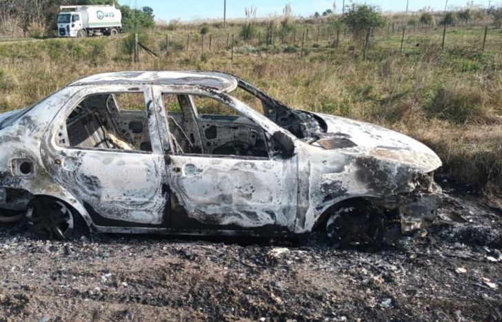 El auto fue encontrado incendiado y los datos no coindicían con la versión del denunciante.