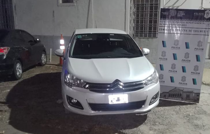 El auto fue robado en Villa Centenario y luego utilizado para otros robos.