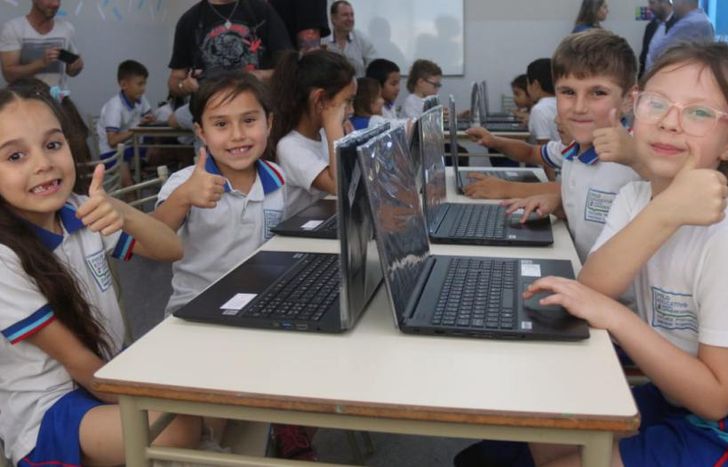 Chicas y chicos ya disfrutan de los nuevos dispositivos.