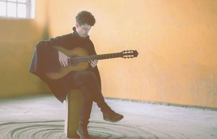 Presenta su nuevo trabajo.