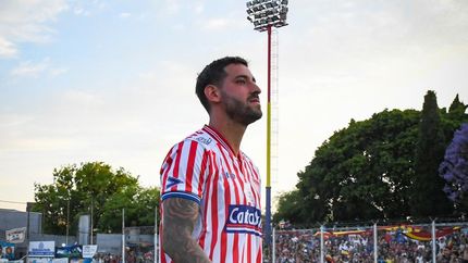Torres, en cancha de Colegiales. Torres, en cancha de Colegiales.