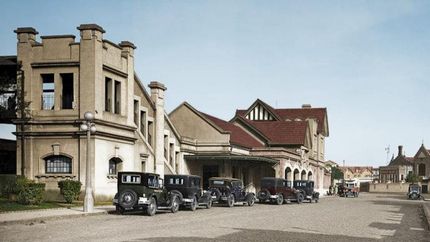 Una foto de la estación de Lomas de 1936, hecha en color.