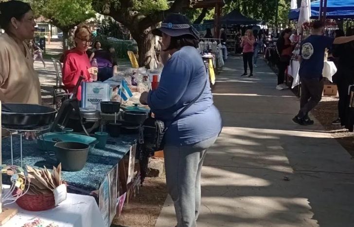 La feria es familiar y reúne a grandes y chicos.