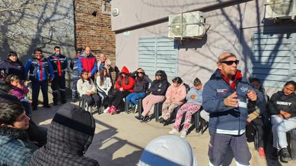 Inspirada en los grupos scouts, la brigada está destinado a chicas y chicos de 10 a 17.