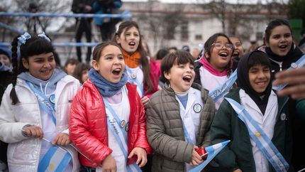 Federico Otermín encabezó la Promesa a la Bandera junto a más de 2.500 estudiantes de Lomas