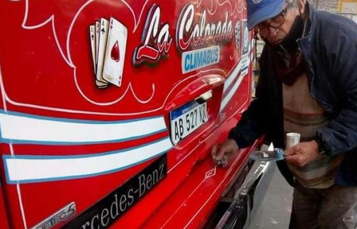 El artista, en acción.