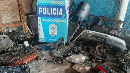 En el lugar encontraron varias autopartes que iban a ser vendidas en el mercado ilegal. En el lugar encontraron varias autopartes que iban a ser vendidas en el mercado ilegal.