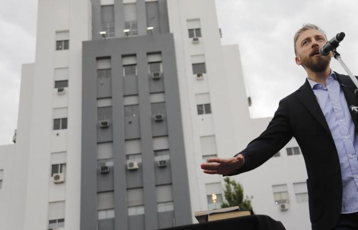 Otermín asumió como intendente frente a una multitud.