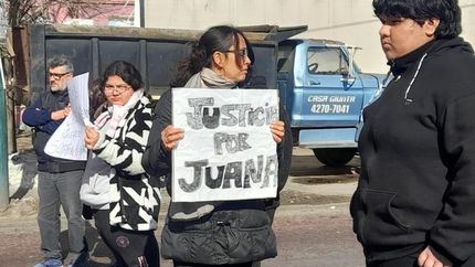 Familiares de la víctima pidieron justicia en el lugar del accidente.