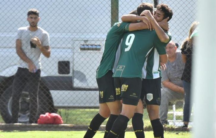 Los pibes se quiere abrazar a otro triunfo.