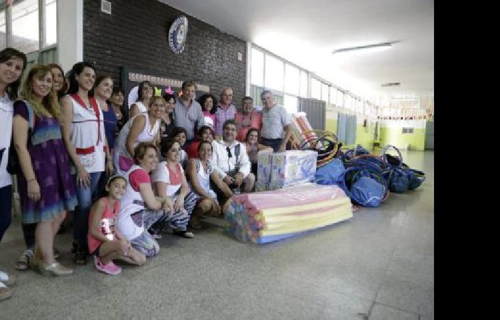 El municipio también entregó piletas de lona.