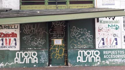 Su emblemático local, cerrado por duelo. El barrio ya extraña a Grillo.