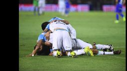 Racing sufrió hasta el final, pero igual gritó campeón.