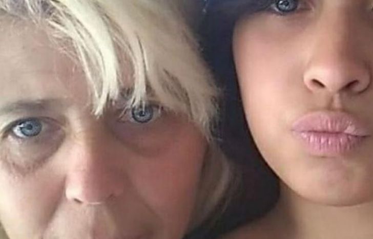 La abuela y la madre de la criatura.