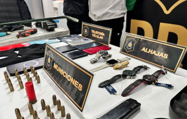 Parte del material secuestrado en poder de la banda de boqueteros.