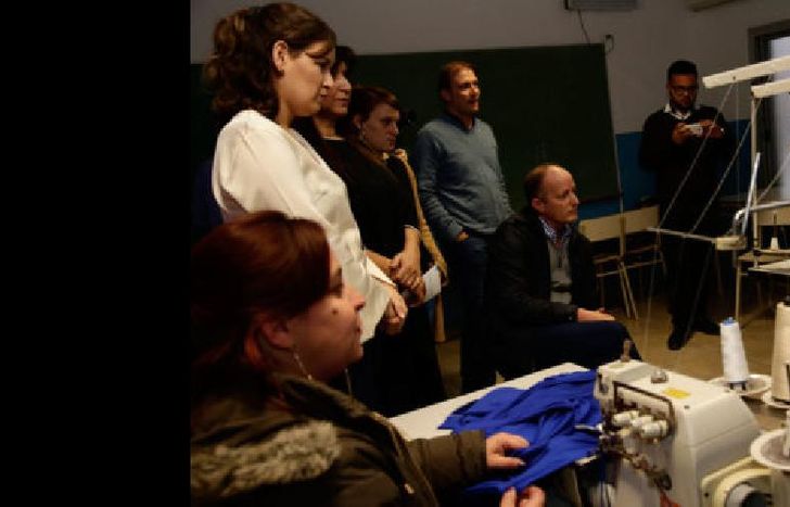 Una vez finalizadas las capacitaciones, se organiza una entrega de certificados para los alumnos.